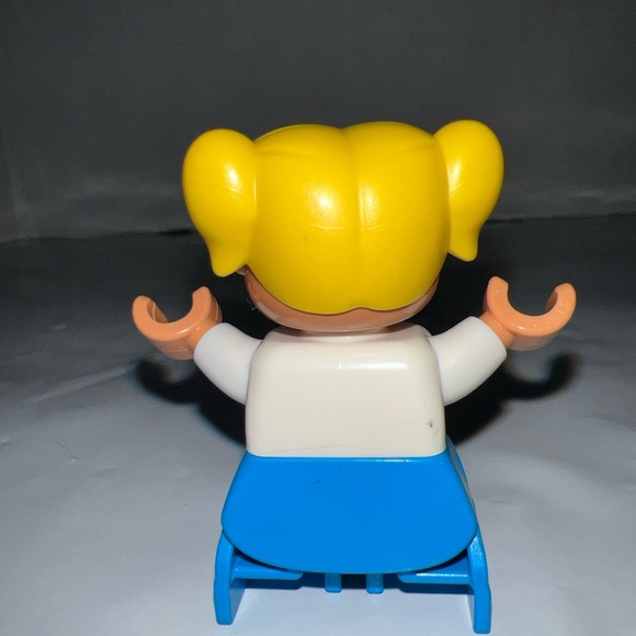 LEGO DUPLO Blonde TODDLER GIRL DAUGHTER Butterfly Shirt FIGURE 2” Child - Picture 3 of 6